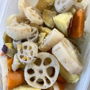 炊飯器にお任せ☆彩り煮物